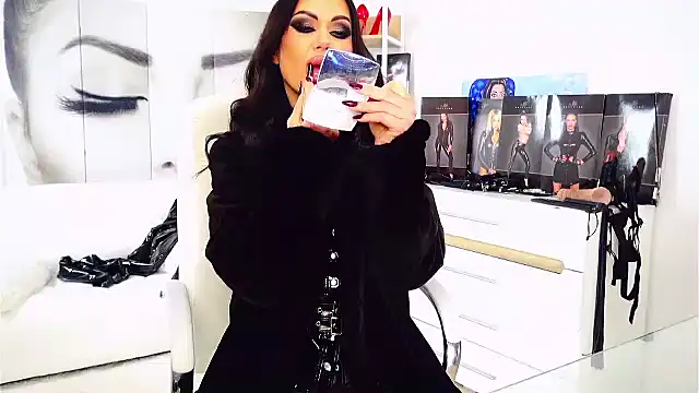 sherlisvonmoon Chat XXX live