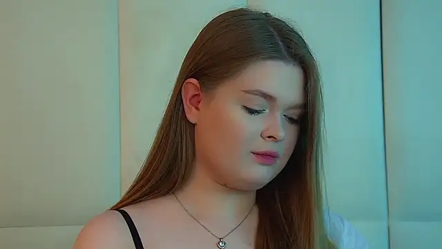 CrystalLyons' Live XXX Chat