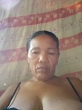 XXX chat uživo modela sara_milf777