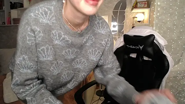 XXX chat uživo modela NickyAdamidi