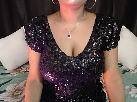 دردشة Naughtyy_stripgirl الجنسية المباشرة