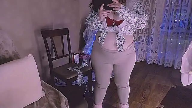 SoftLia live XXX chat