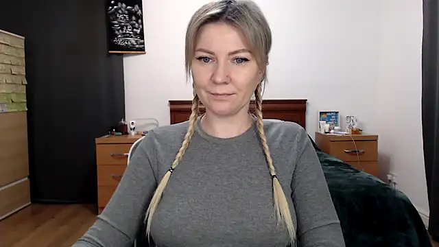 ParadiseAlina élő XXX-chatje