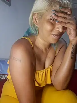 Goodgirlsue_77's Live XXX Chat