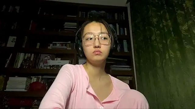 LinaClous' Live XXX Chat