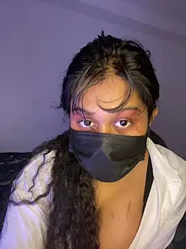 Monica__Bellucci__: διαδικτυακό σόου στην κάμερα