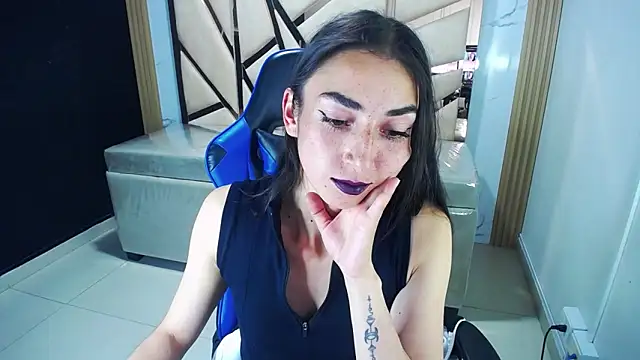 Maily_a_ Chat XXX in diretta