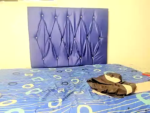 Latinos_2001 live XXX chat