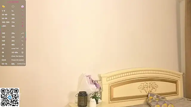 EnricaElis Chat XXX in diretta