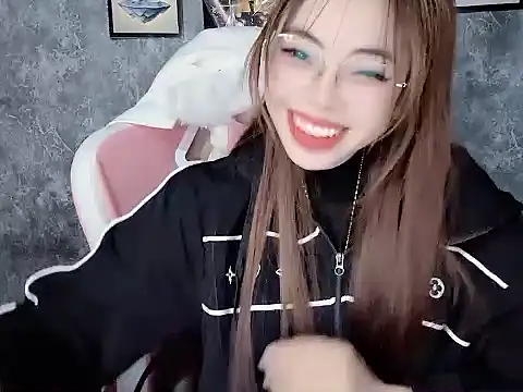 Suki_99 élő XXX-chatje