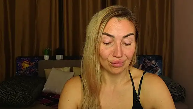 Kiss_julli88I's Live XXX Chat