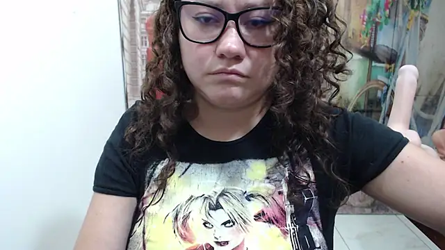 curly_greeneyed's Live XXX Chat