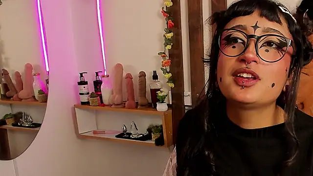 MeowMota_: διαδικτυακό σόου στην κάμερα