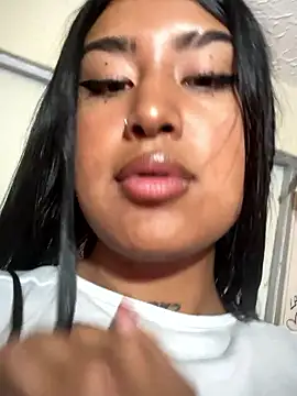 Caty__hot Adlı Modelin Canlı XXX Sohbeti