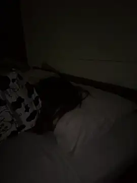 Ponthip 在線直播表演