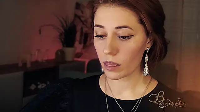 MissBeverlyMills 即時 XXX 聊天