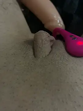 Glaminooo: διαδικτυακό σόου στην κάμερα