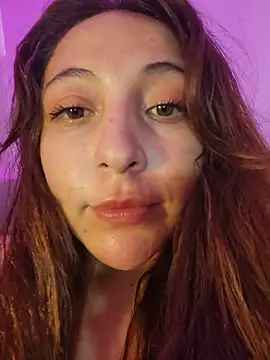 VickyHoult: онлайн-секс-чат