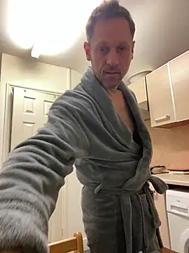 Yourhotboy_42 即時 XXX 聊天