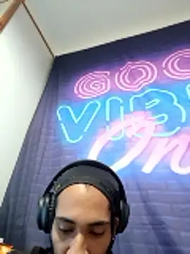 Mikaaa97 即時 XXX 聊天