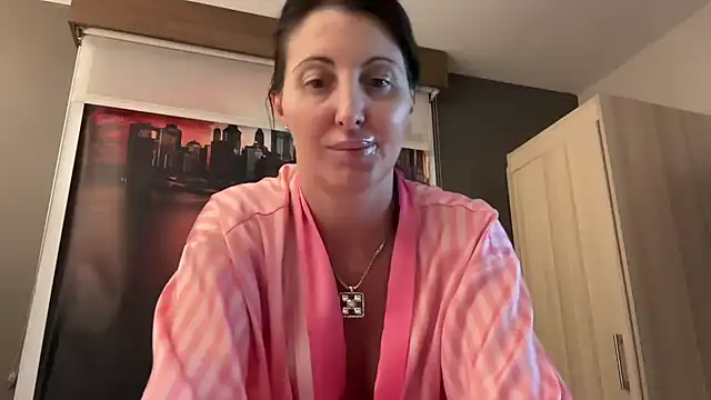 NurseStephania Adlı Modelin Canlı XXX Sohbeti