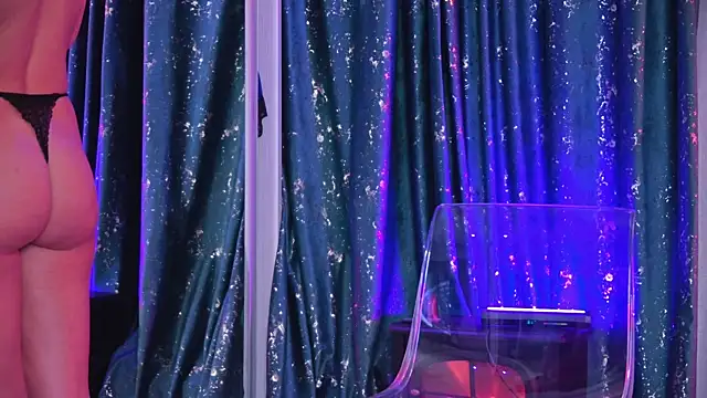 RoseEvann Chat XXX live