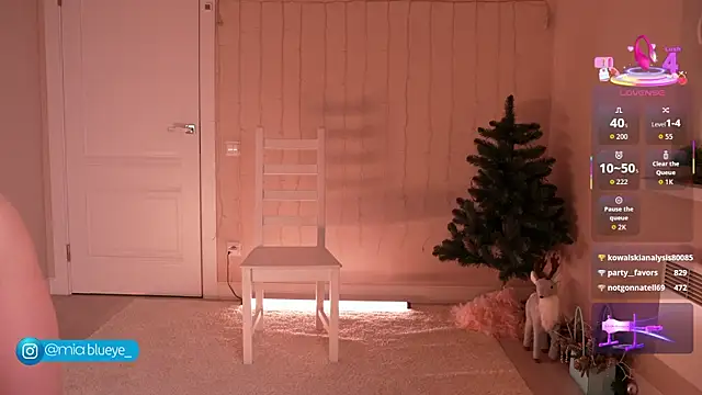 XXX chat uživo modela Miablueye