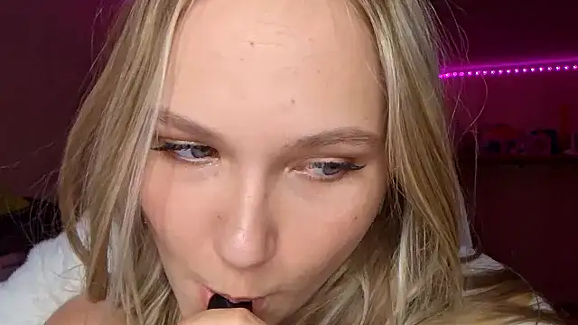 KarinRobertsonのライブXXXチャット