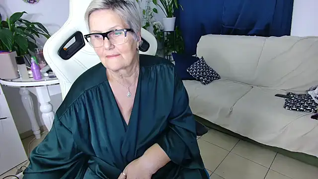 Selenna57 即時 XXX 聊天