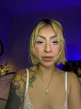 XXX chat uživo modela Cinamoonn