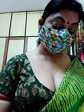 Chat XXX en directo de Ratna-777