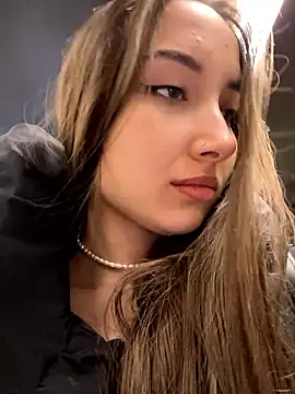 ICrazyOneIRL's Live XXX Chat