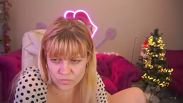 Show modela BellaLaPetit na web-kameri