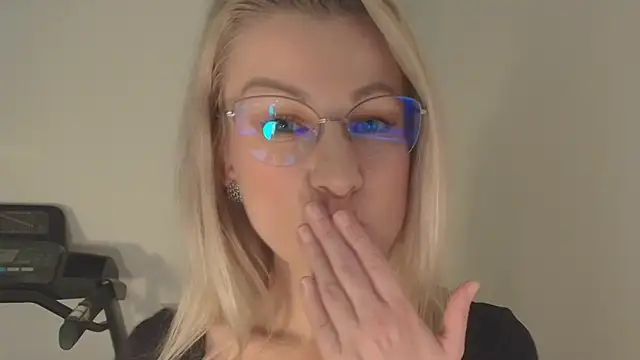 Sweet_Eira live XXX chat