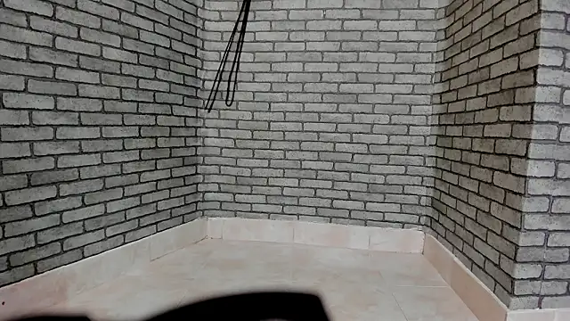 Briana_24: απευθείας συνομιλία ΧΧΧ