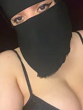 RooVaaN-Xx Adlı Modelin Canlı XXX Sohbeti