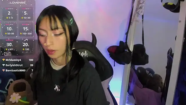 Any_Roussee লাইভ XXX চ্যাট