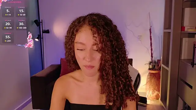 ChloeMoreti Webcam Show