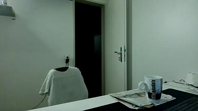 alpha-hunk live XXX chat