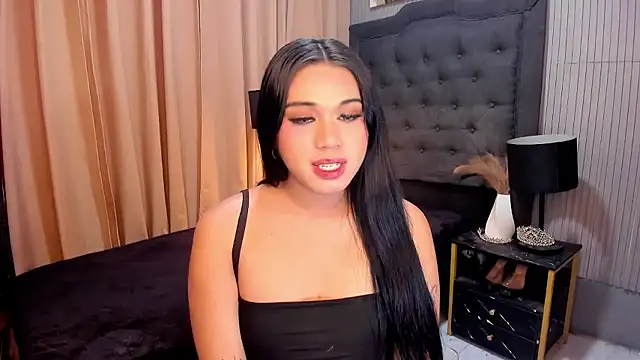 asianhugecockjulia élő XXX-chatje