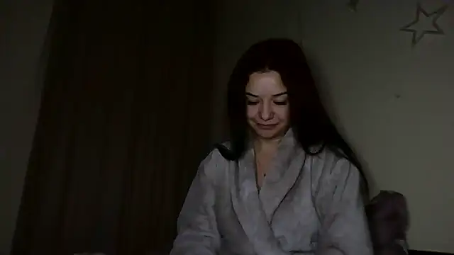 Linusya: διαδικτυακό σόου στην κάμερα