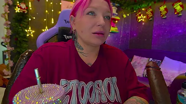 BlackedBarbie: онлайн-секс-чат