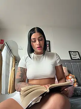 AlannaEvons' Live XXX Chat