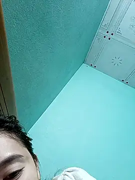 lylinhjim: διαδικτυακό σόου στην κάμερα