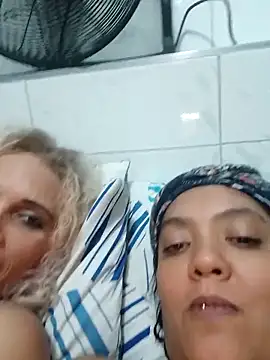 2Juicy_pussy Live XXX Chat