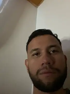 Chatroom XXX en direct de Michaell_Spinelly