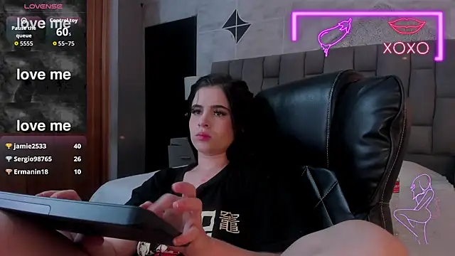 ChannelWhitee_'s Live XXX Chat