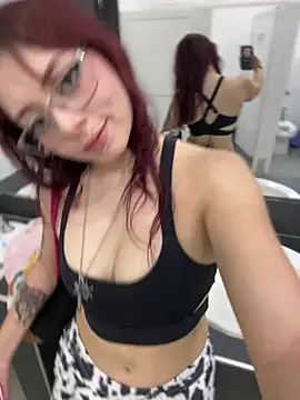 Živý XXX chat CamiTeaseX_