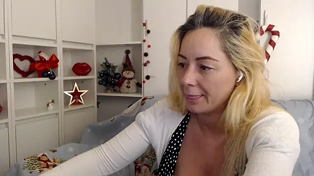 _karolynesyera_ Chat XXX live