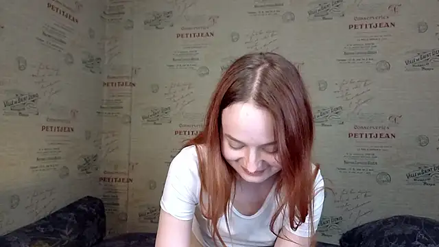 emi_less Live XXX Chat